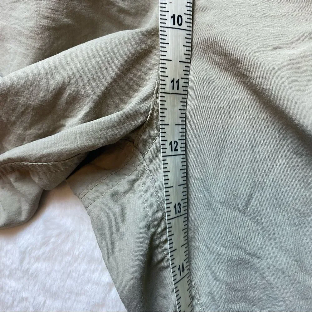 The North Face Light Khaki Shorts W/Mesh Liner